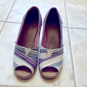 TOMS canvas wedge
